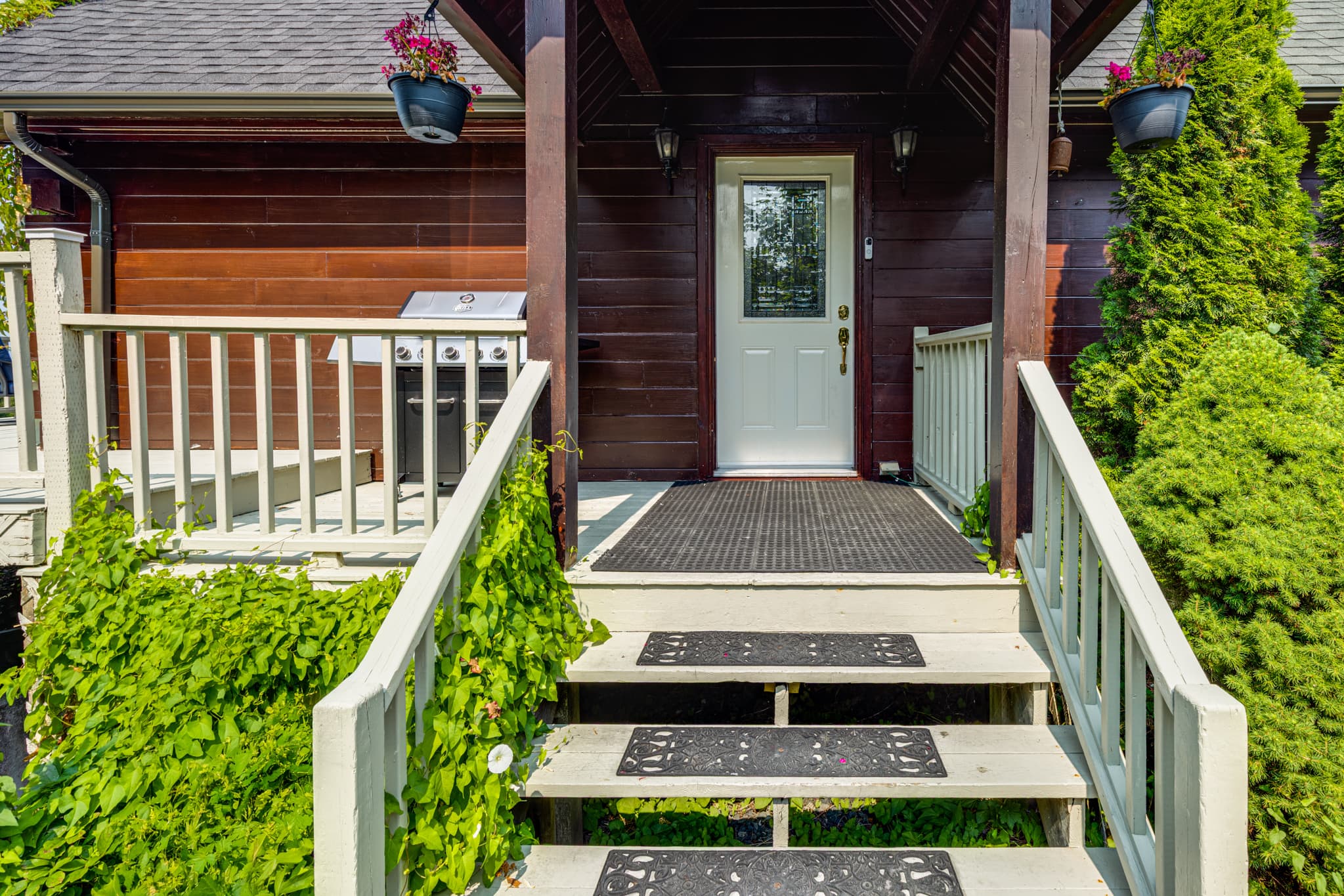 Kitchen with island and appliances